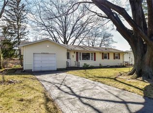 111 Mary Dr, Rochester, NY 14617