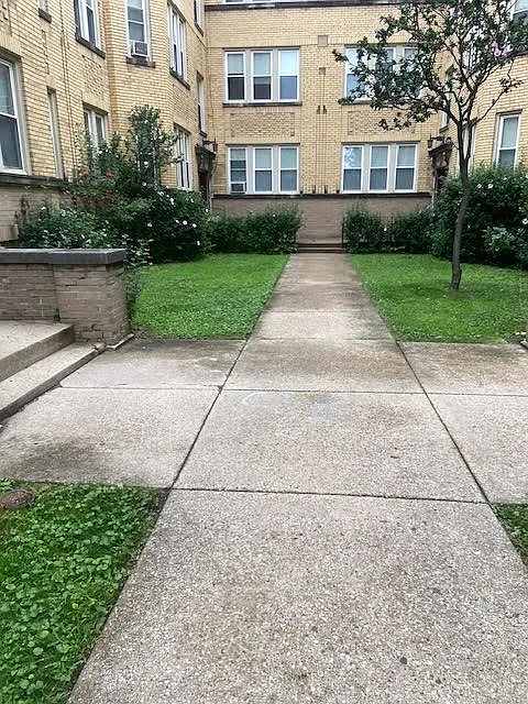 2 bed, 725 sqft, $1,425 — Photo 2