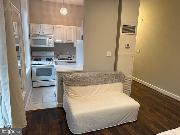 5th image of 333 2nd St NE APT 305
