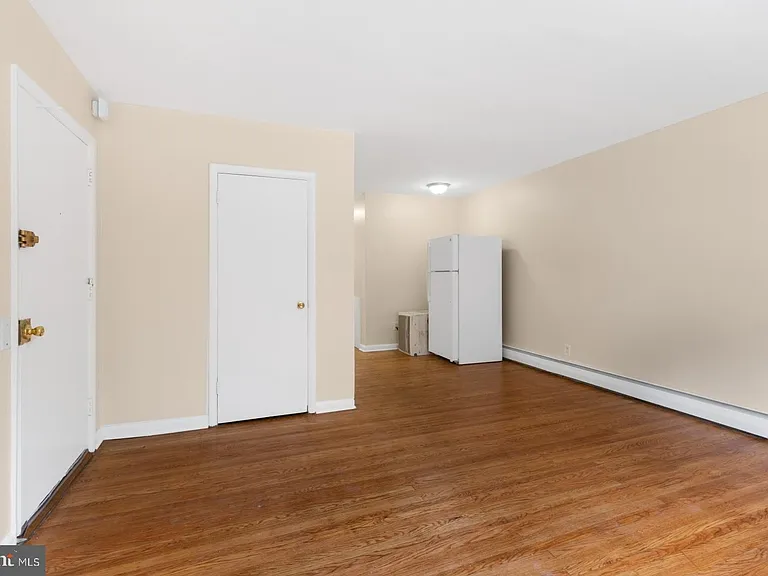 5990 Henry Ave #2 — Photo 2