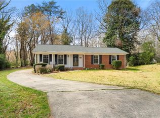 860 Duckview Ct, Winston Salem, NC 27106