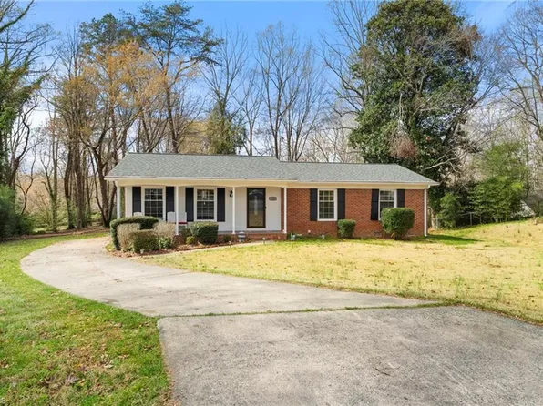 860 Duckview Ct, Winston Salem, NC 27106