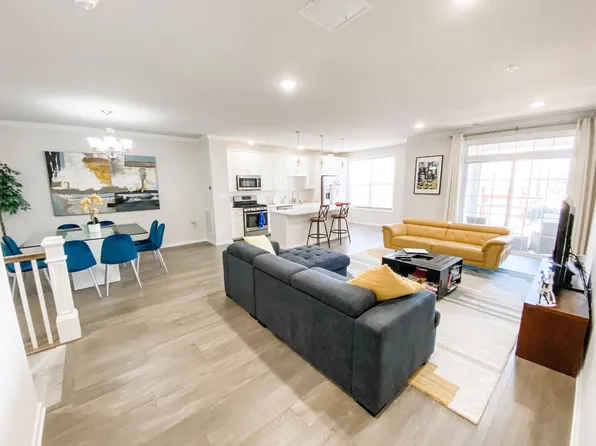 23300 Milltown Knoll Sq Unit 104, Ashburn, VA 20148