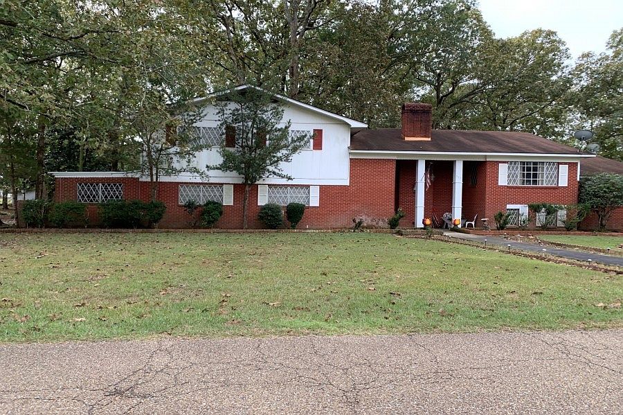 1st image of 557 McPherson Dr