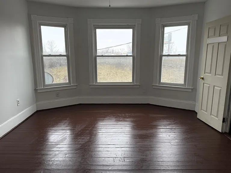 371-373 E Columbus Ave #2 — Photo 4