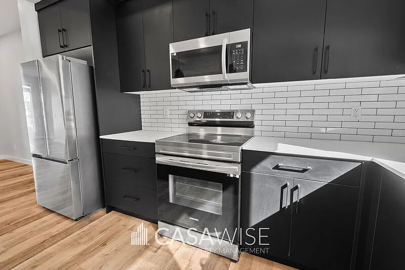 3 bed, 2.5 bath, 1600 sqft, $2,150 — Photo 3