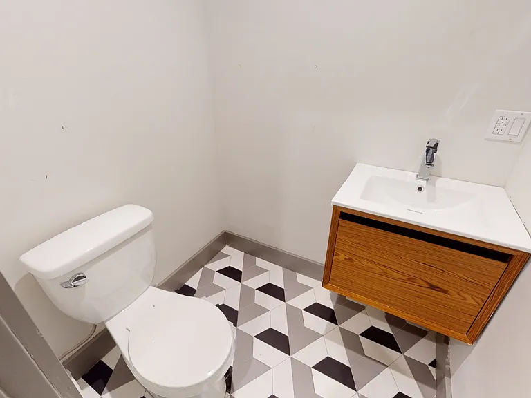 523 Willoughby Ave #1 — Photo 5