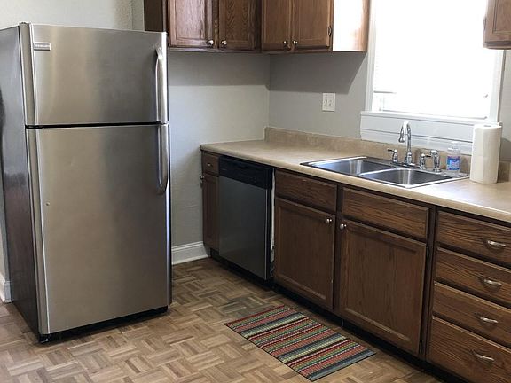 5th image of 410 Plum St