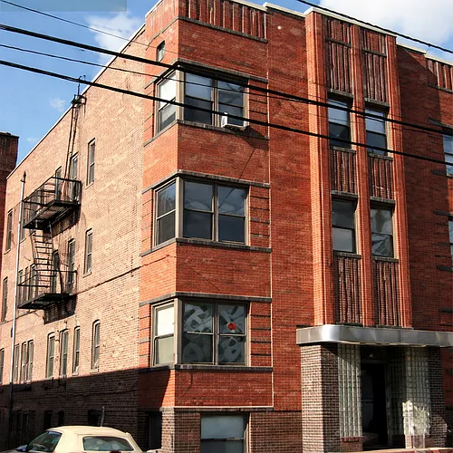 82 Chestnut St Photo 1