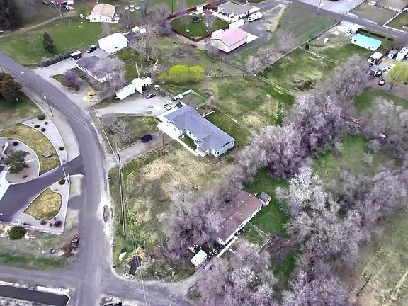 3rd image of 609 E Sunset Dr
