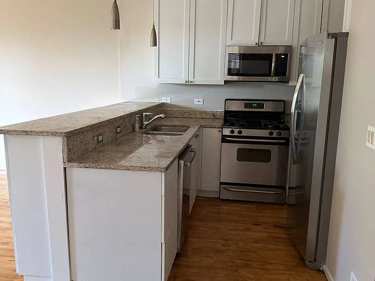 2442 W Madison St #3 — Photo 3