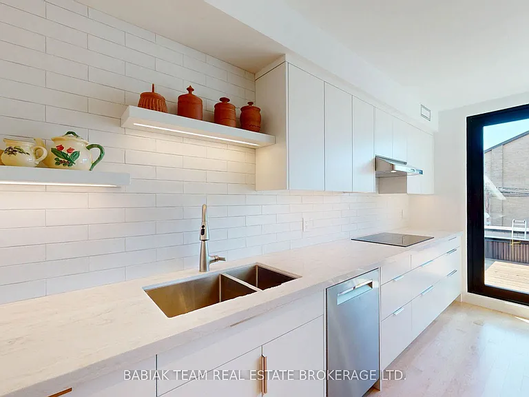 149 Maria St #UPPER — Photo 12