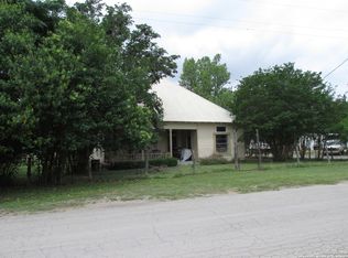 284 Sycamore St, Utopia, TX 78884