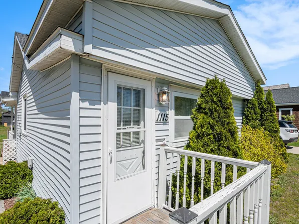 1115 Pennoyer Ave, Grand Haven, MI 49417
