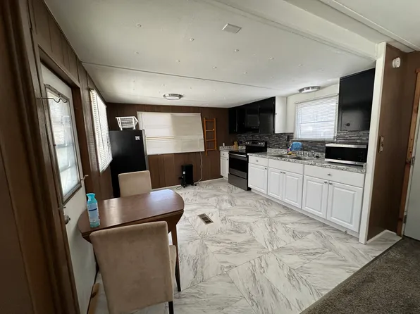 147 Merrimac Cir, White Riv Jct, VT 05001