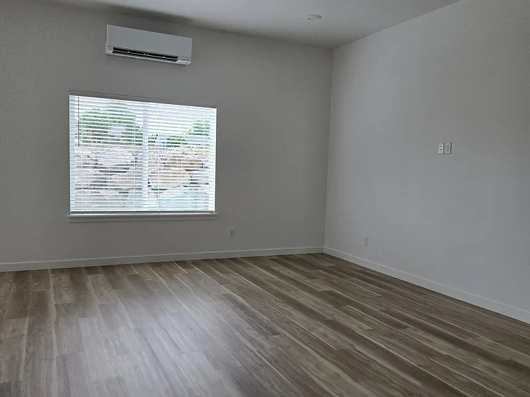 605 NE Mitchell St #MAIN — Photo 7