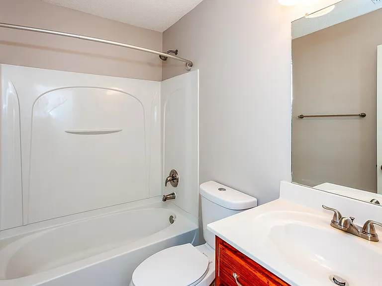 1720 Cherry Creek Dr — Photo 11