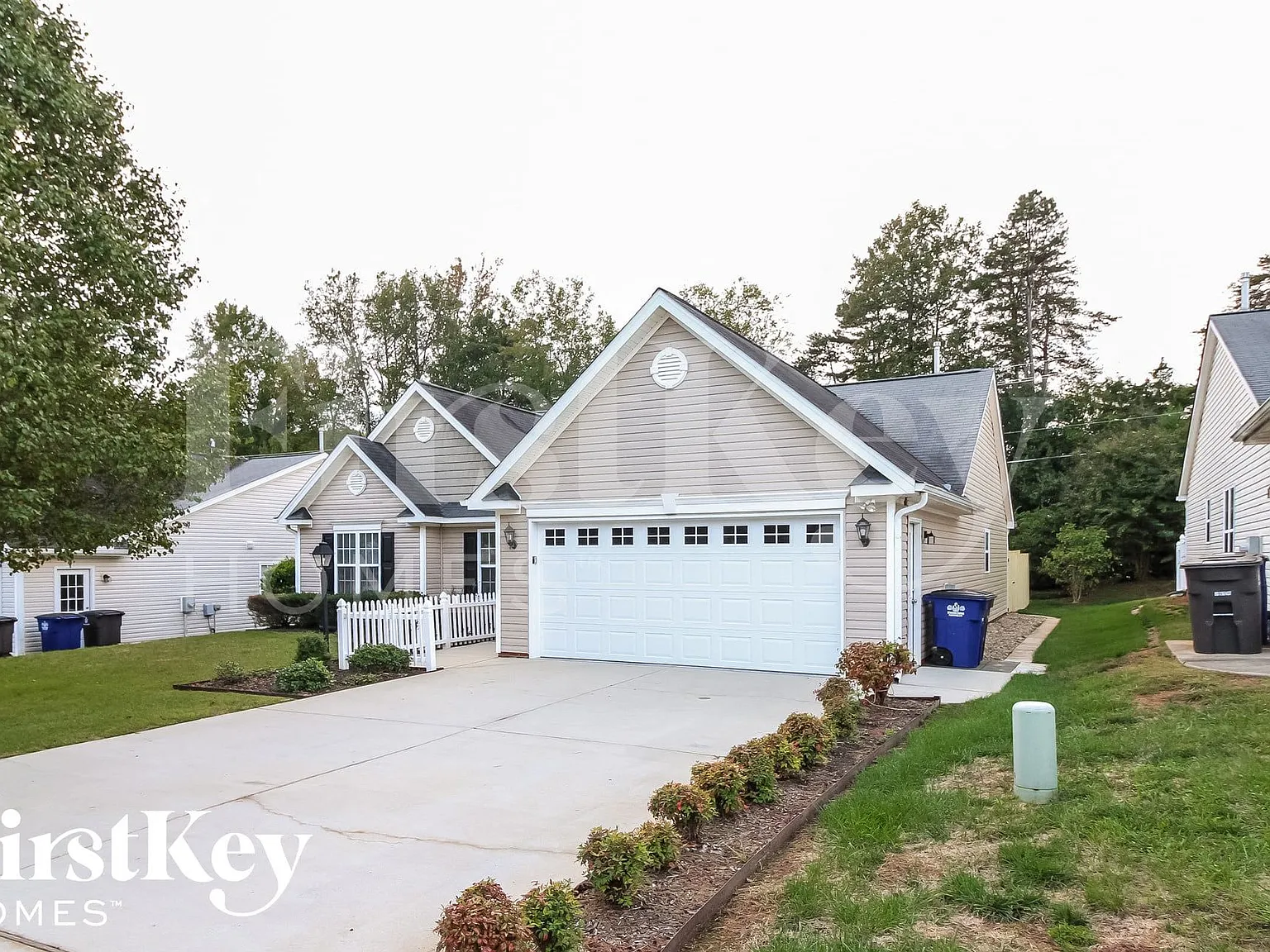 3 bed, 2.0 bath, 1500 sqft, $1,790 — Photo 2