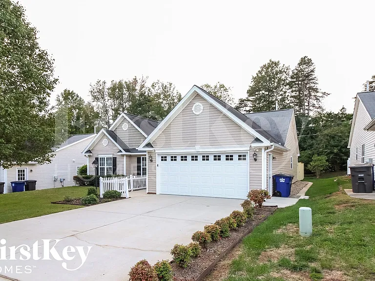 4040 Creekside Ct — Photo 2