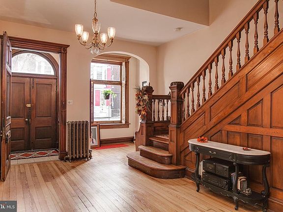 Foyer Pic 4