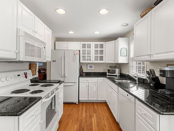 5th image of 121 Camp St Unit 104
