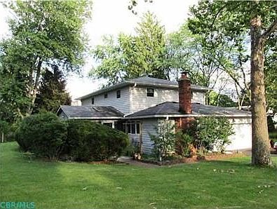 3rd image of 850 Middlebury Dr N