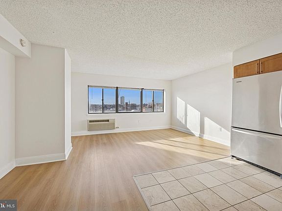 5th image of 200 Lombard St #820