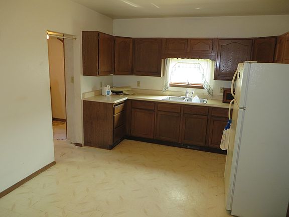 4th image of 304 Lake Ave S