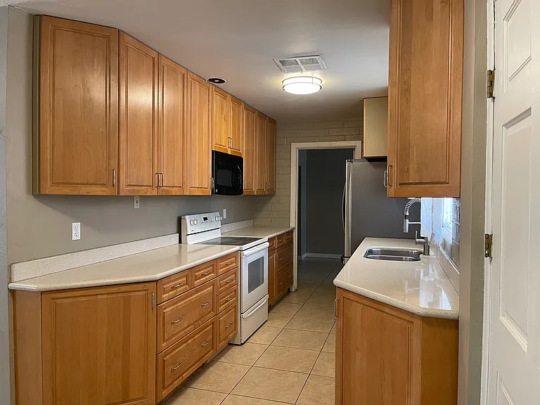 515 W 13th St — Photo 6