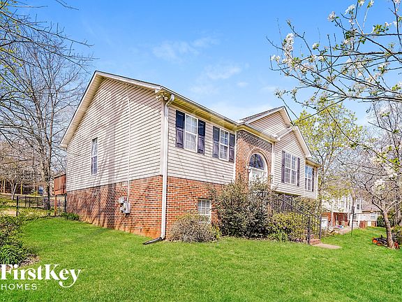 2nd image of 12 Mountain Oaks Ln