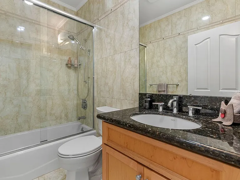8646 W Olympic Blvd #204 — Photo 12