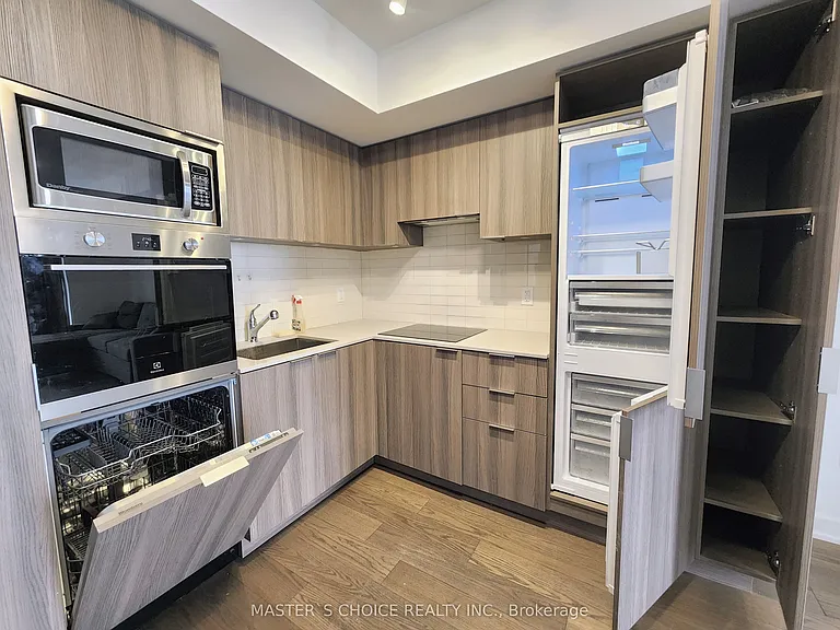 11 Wellesley St W #3407 — Photo 16