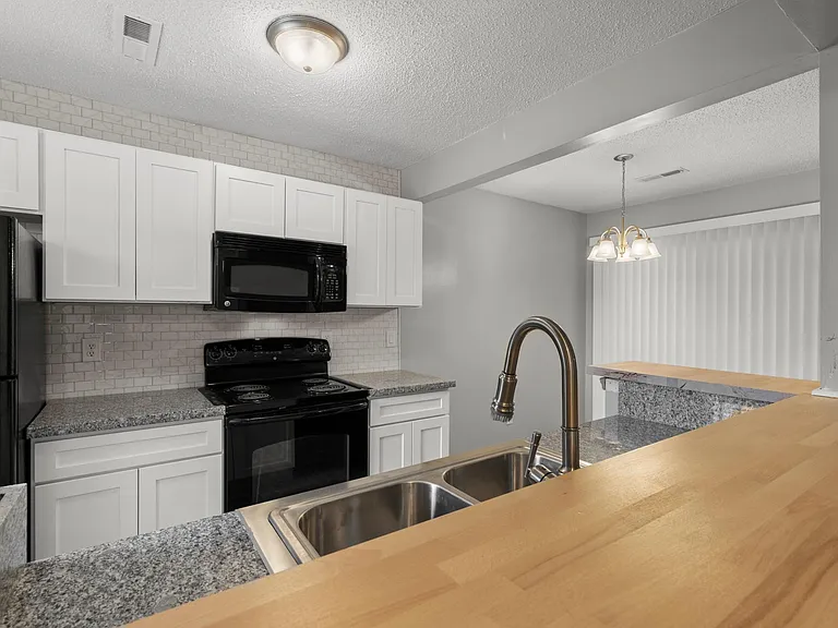 802 Winthrop St #A — Photo 14