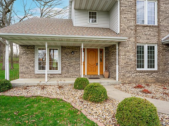 3rd image of 227 Foxfire Pl