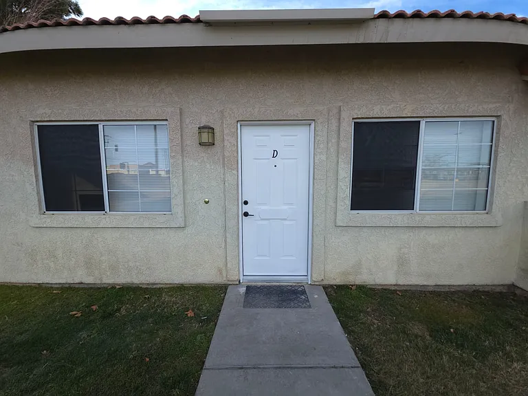 1642 Gardenia Ct #D — Photo 4