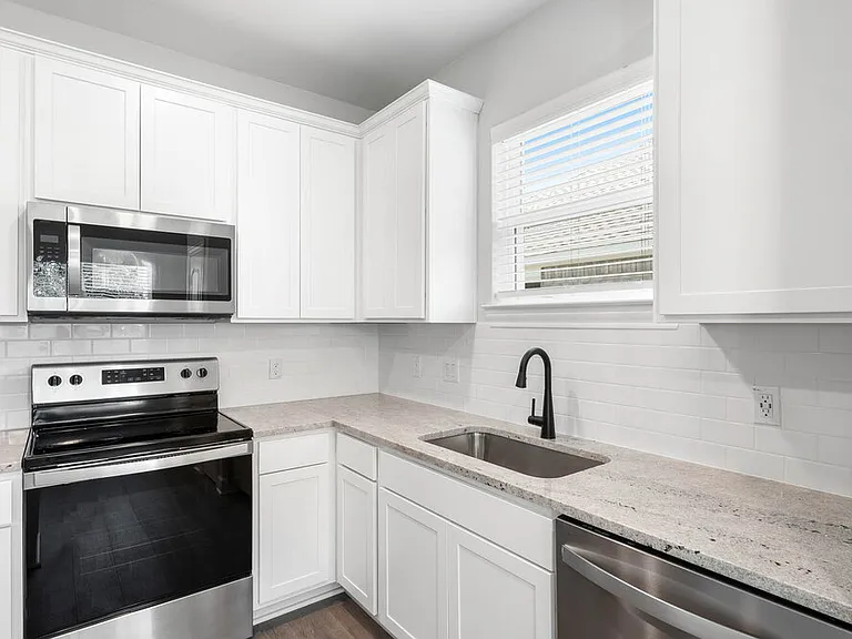 232 Live Oak Ln — Photo 9