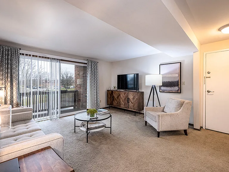 Raintree Island Apartment Homes — Photo 10