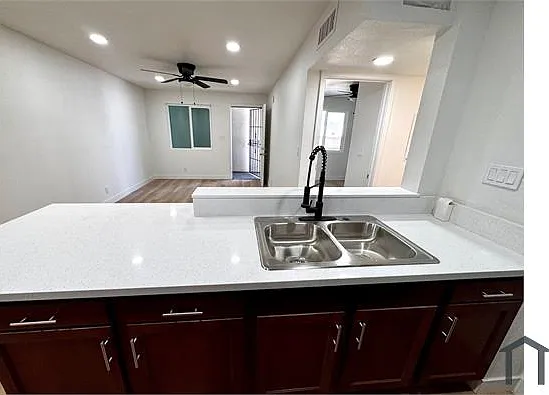 2719 W Maryland Ave — Photo 12