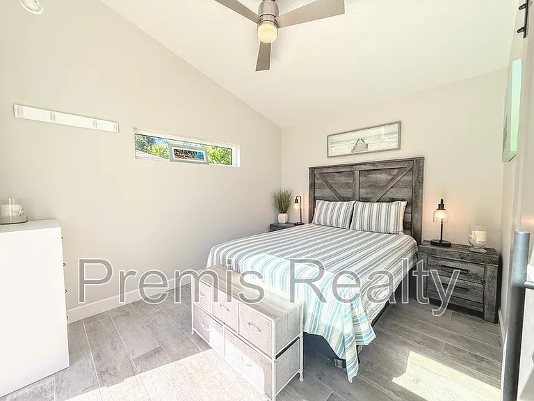 1103 Charles St — Photo 39