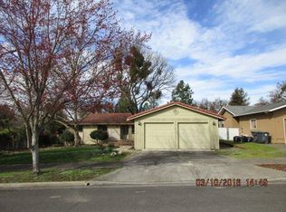1527 Cambridge Cir, Medford, OR