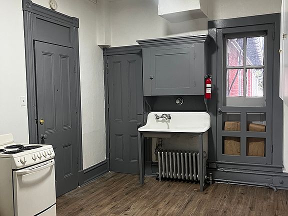4th image of 406 N 5th St APT 4