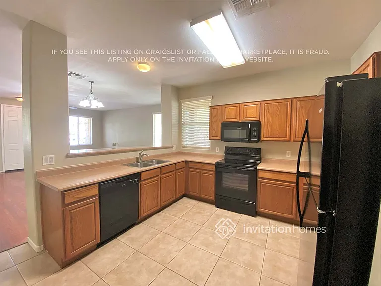 117 N 65th Ln — Photo 5