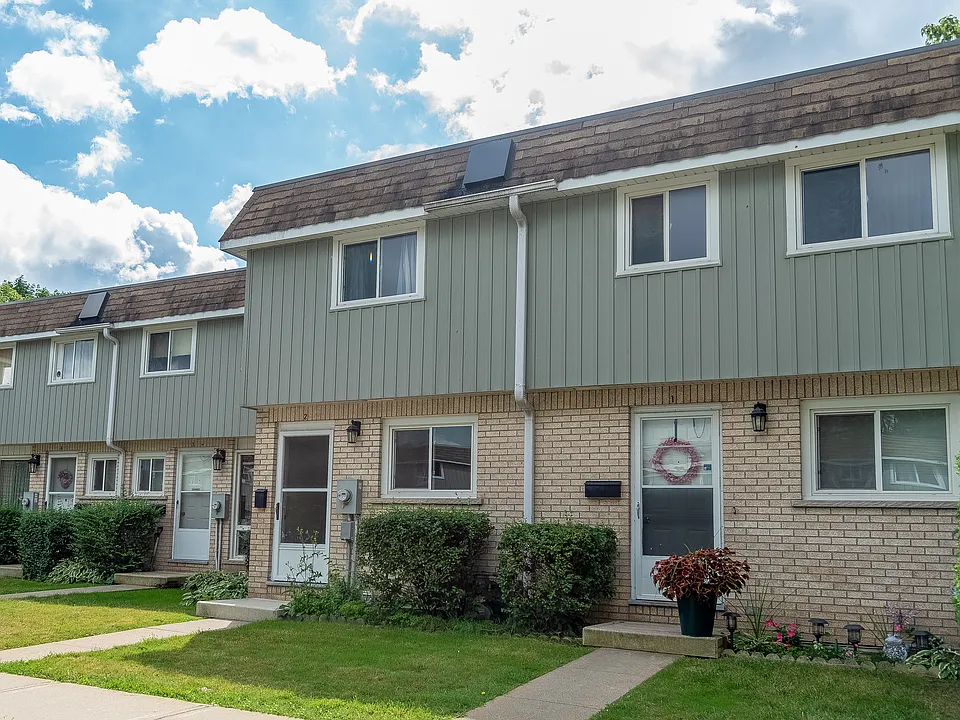 1025 Nesbitt Cres