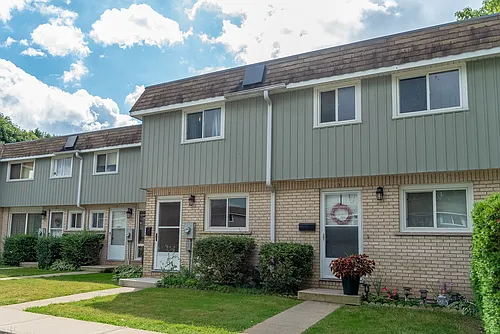 1025 Nesbitt Cres Photo 1