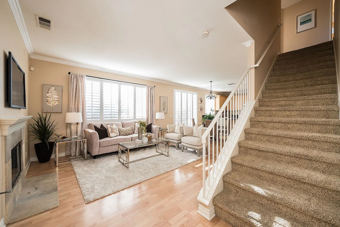 4 bed, 2000 sqft, $8,500 — Photo 2