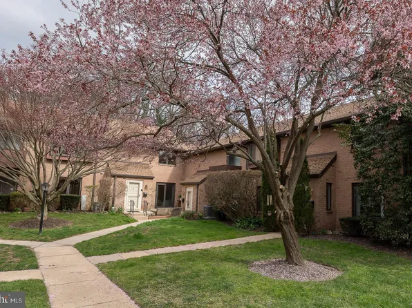 700 Ardmore Ave APT 425, Ardmore, PA 19003