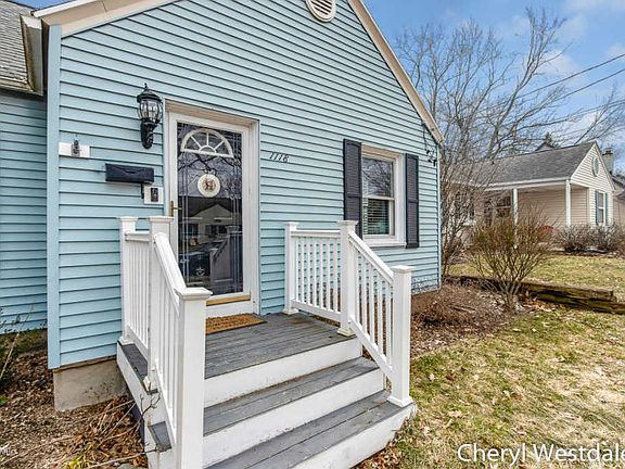 2nd image of 1118 Orchard Ave SE