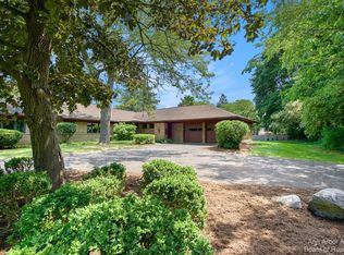 1421 Roxbury Rd, Ann Arbor, MI 48104