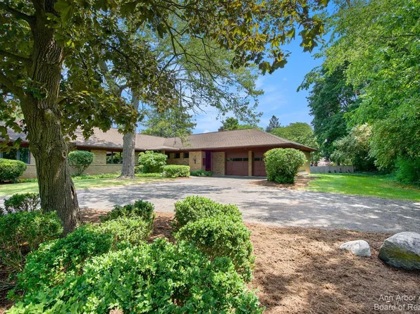 1421 Roxbury Rd, Ann Arbor, MI 48104