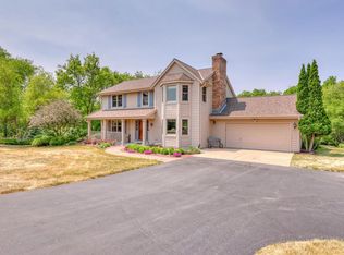 W268S8005 Stoney Point Ct, Mukwonago, WI 53149